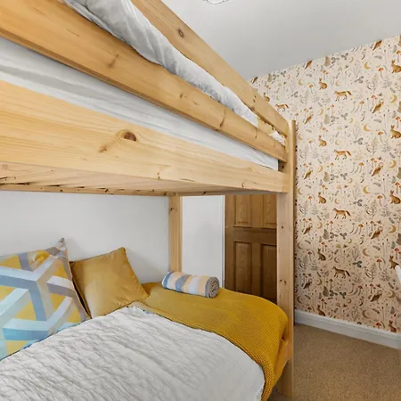Vintage 2 Bed House In Casa vacanze *